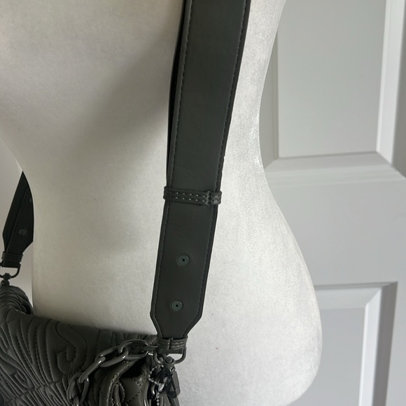 NWOT Steve Madden Army Green Medium Size Quilted Bag Crossbody or Shoulder - Picture 4 of 11